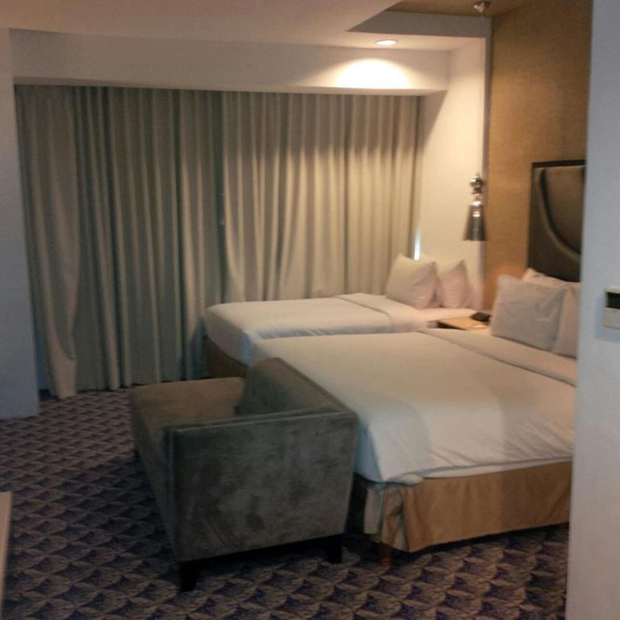 Aston Bellevue Radio Dalam Hotel Jakarta Luaran gambar