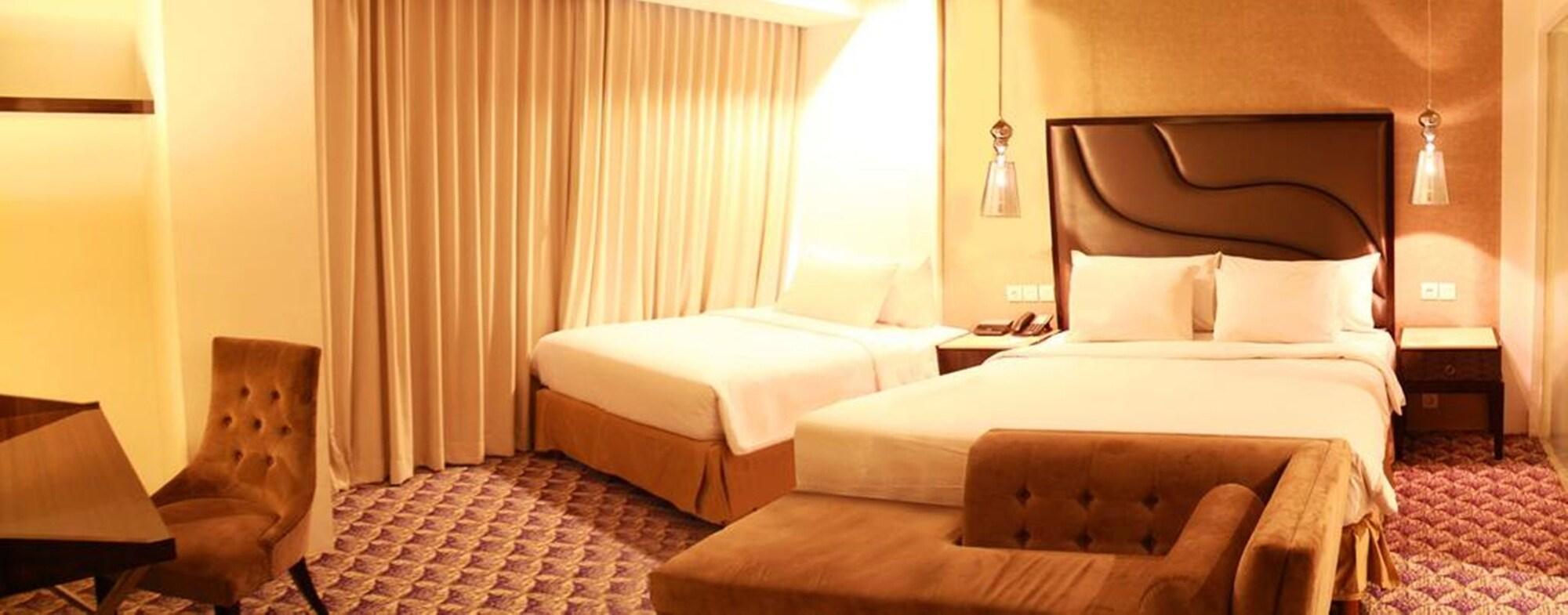 Aston Bellevue Radio Dalam Hotel Jakarta Luaran gambar