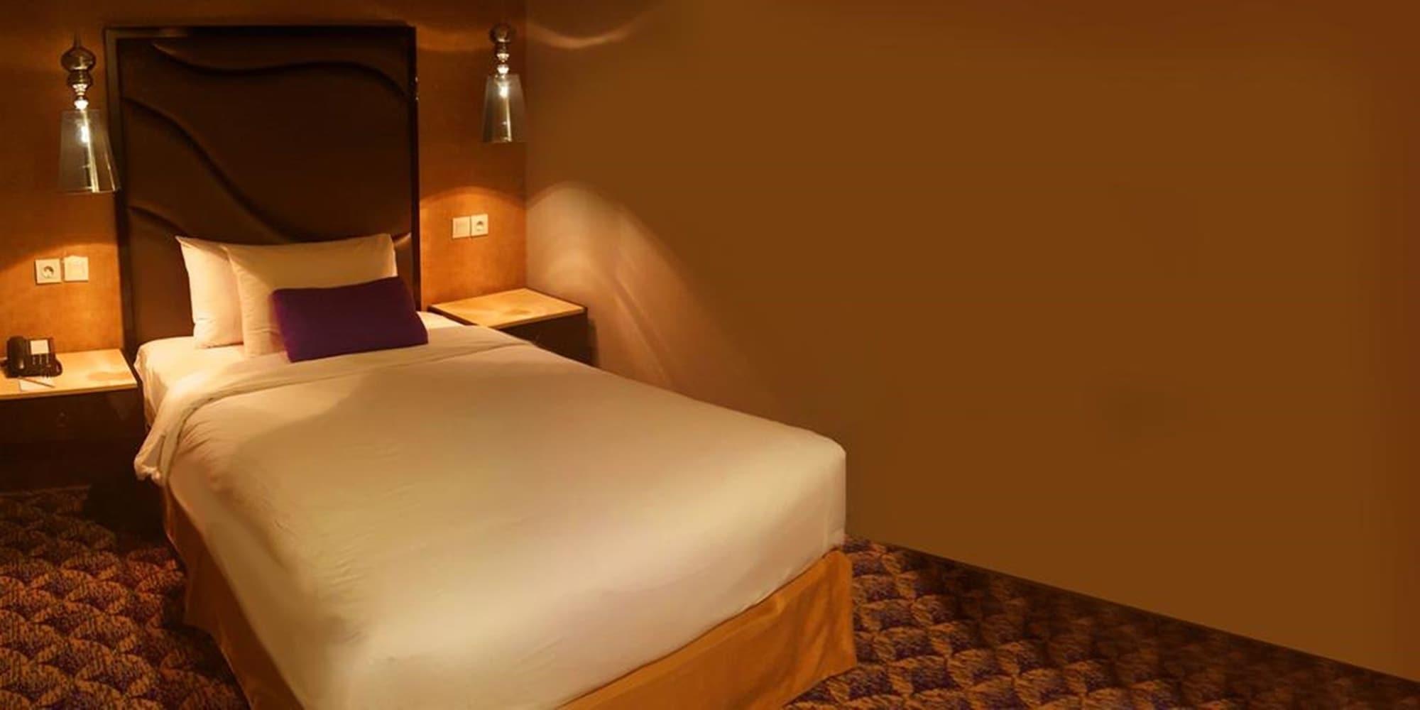Aston Bellevue Radio Dalam Hotel Jakarta Luaran gambar