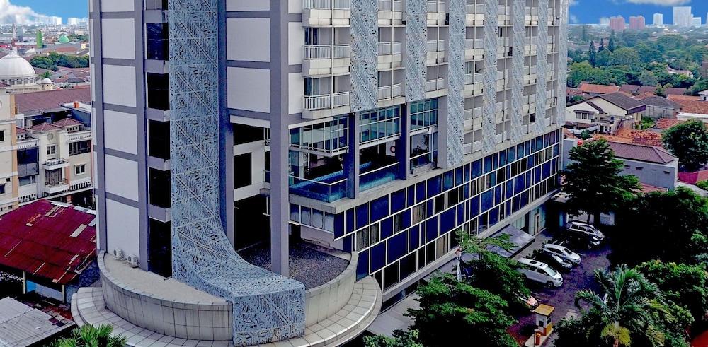Aston Bellevue Radio Dalam Hotel Jakarta Luaran gambar