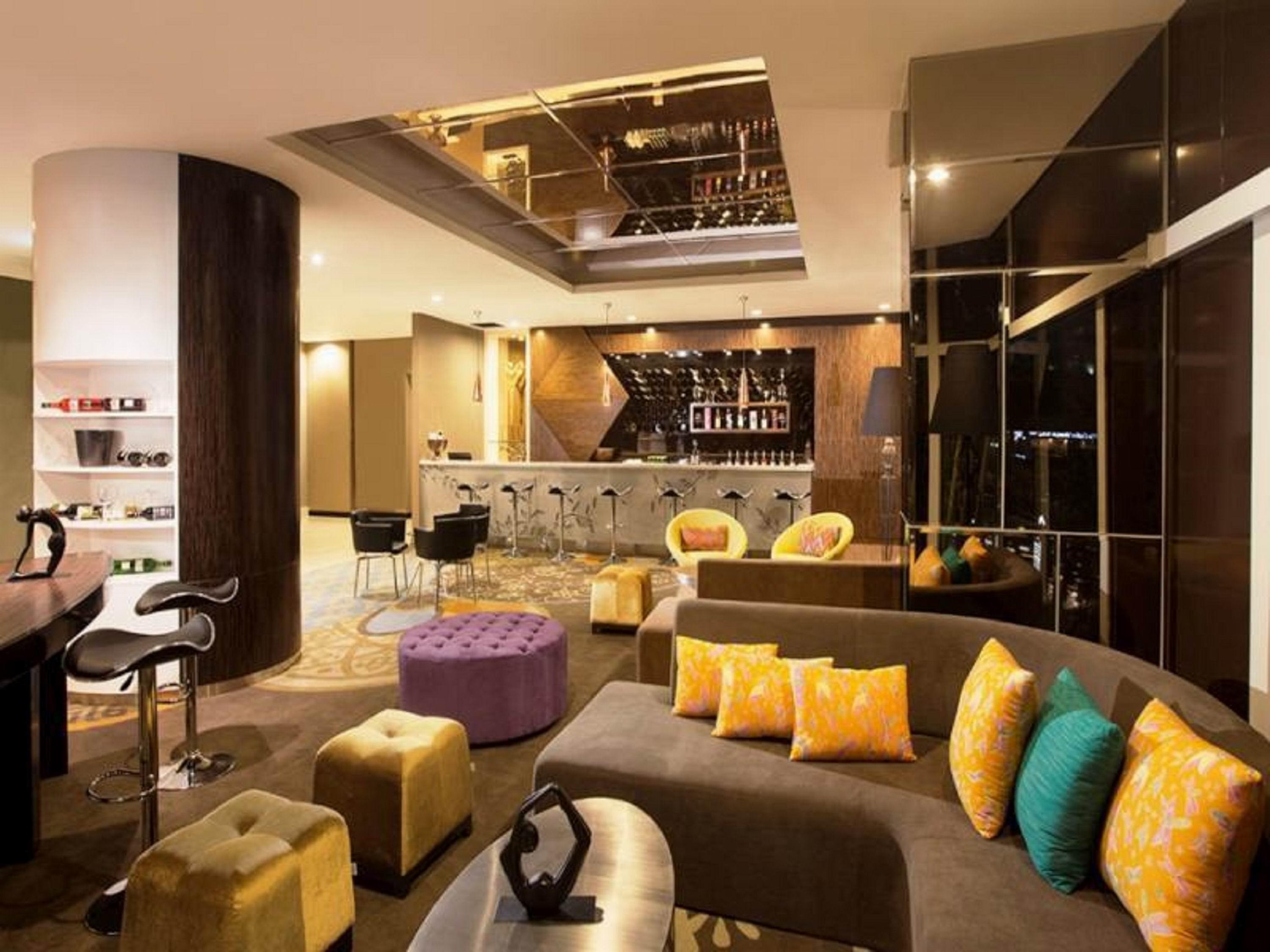 Aston Bellevue Radio Dalam Hotel Jakarta Luaran gambar