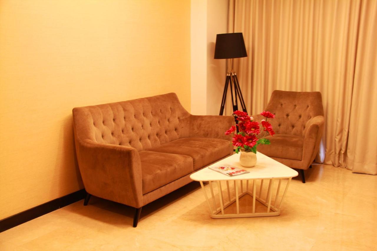 Aston Bellevue Radio Dalam Hotel Jakarta Luaran gambar