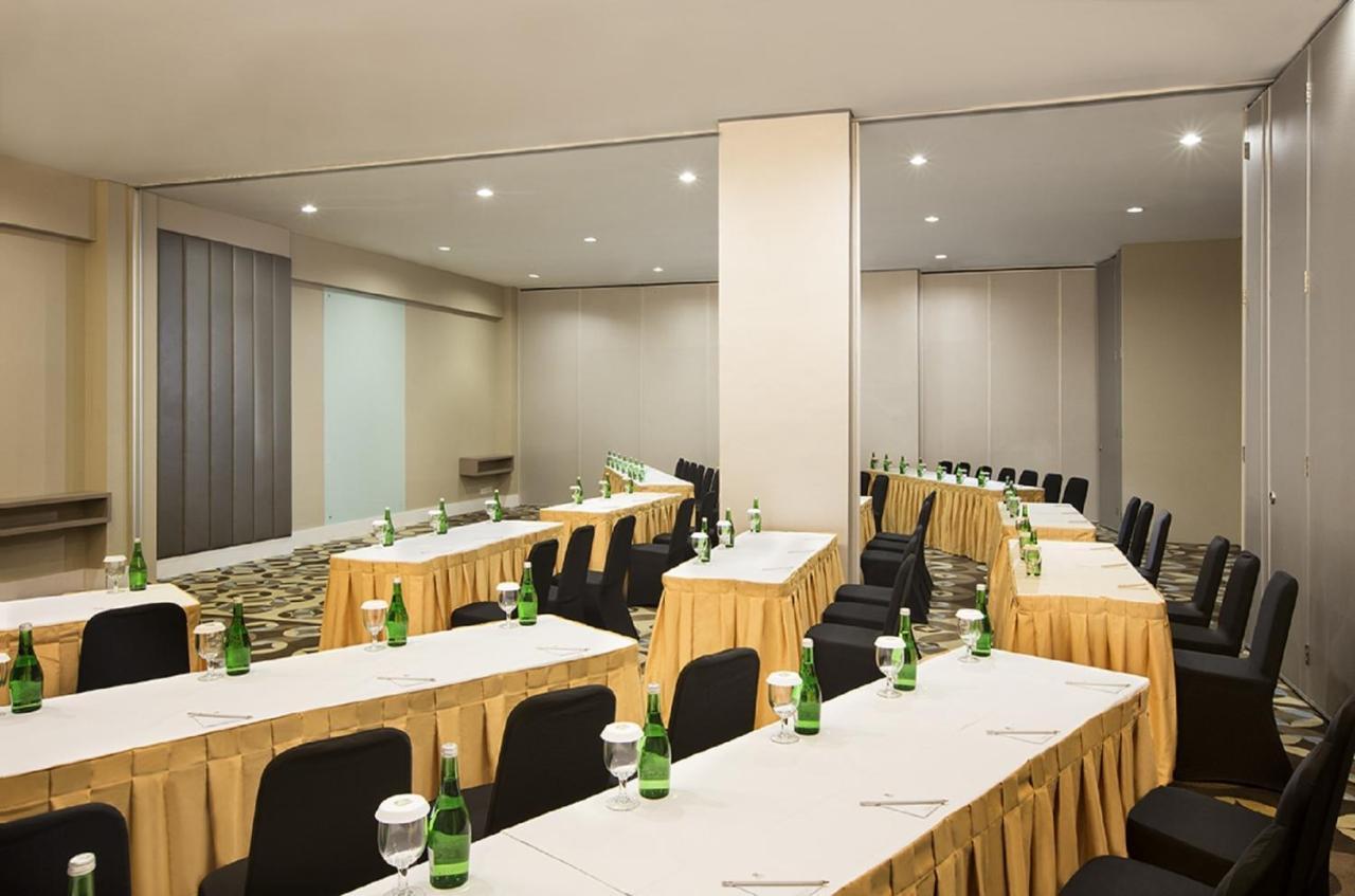 Aston Bellevue Radio Dalam Hotel Jakarta Luaran gambar