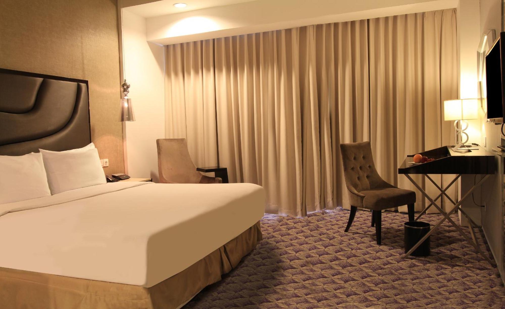 Aston Bellevue Radio Dalam Hotel Jakarta Luaran gambar