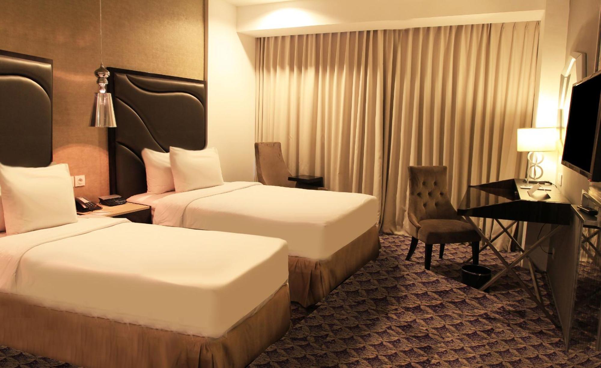 Aston Bellevue Radio Dalam Hotel Jakarta Luaran gambar