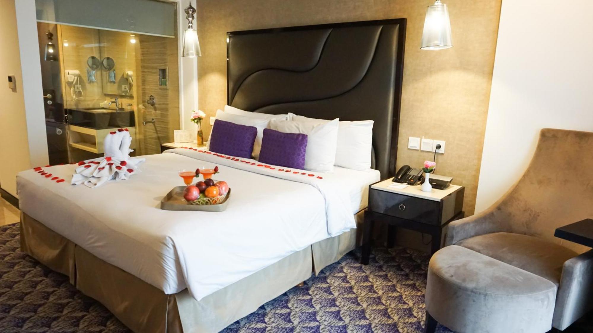 Aston Bellevue Radio Dalam Hotel Jakarta Luaran gambar