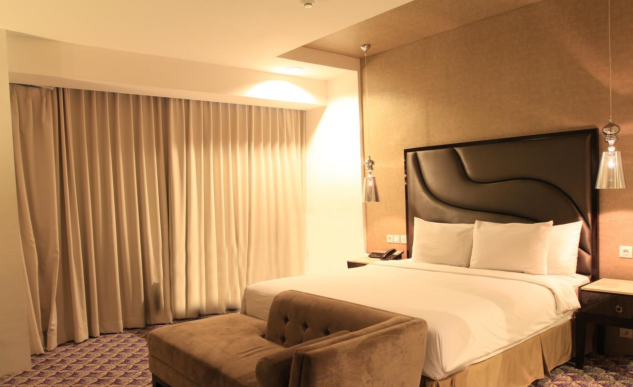 Aston Bellevue Radio Dalam Hotel Jakarta Luaran gambar