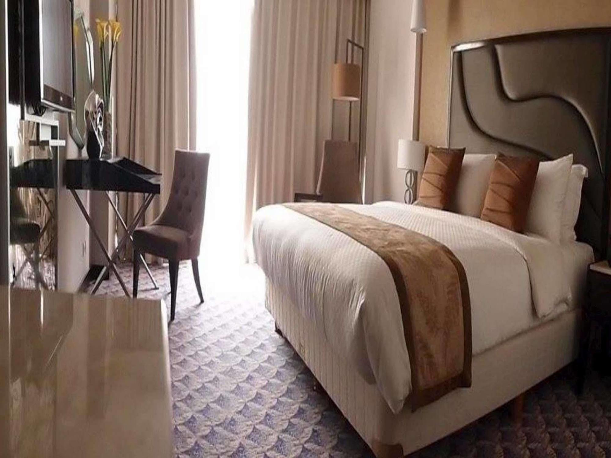 Aston Bellevue Radio Dalam Hotel Jakarta Luaran gambar