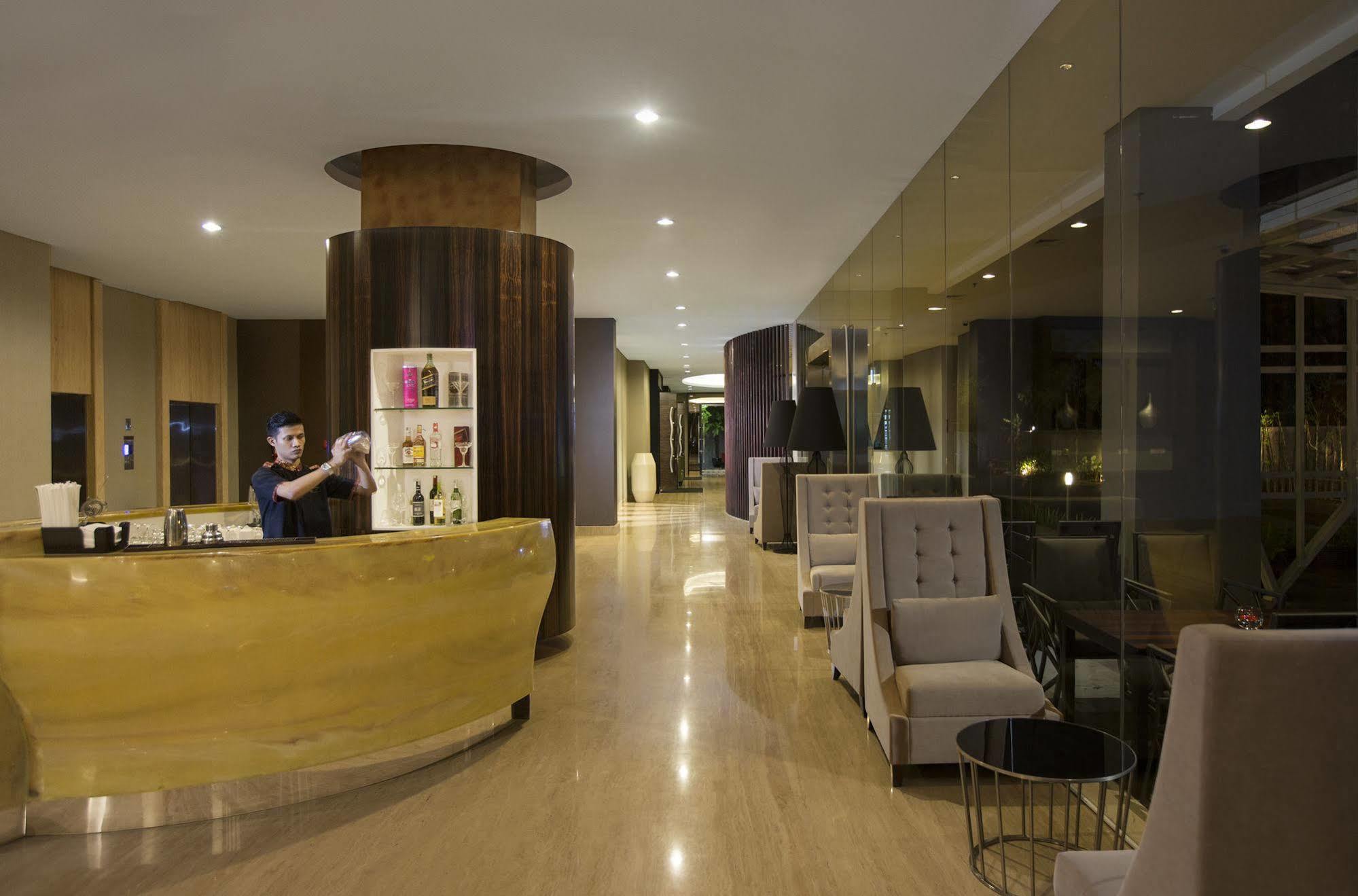 Aston Bellevue Radio Dalam Hotel Jakarta Luaran gambar